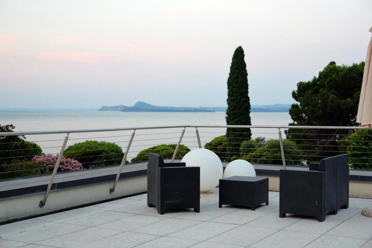 Garda Blue Home - Corte Fasanella - By Host4U Toscolano Maderno Italy